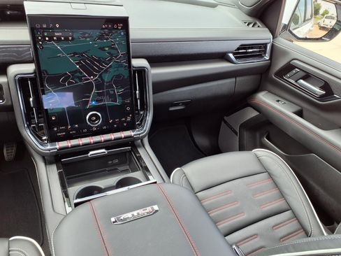 Used 2025 GMC Yukon AT4 Ultimate AWD/4WD image 3
