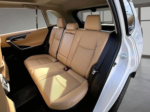 Used 2021 Toyota RAV4 Limited image 25