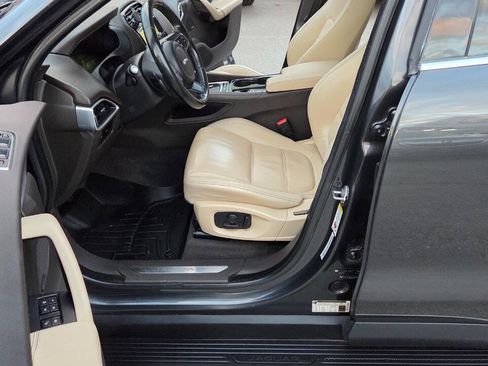 Used 2017 Jaguar F-PACE Prestige image 30