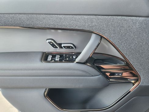 Certified 2025 Land Rover Range Rover Sport SE image 24