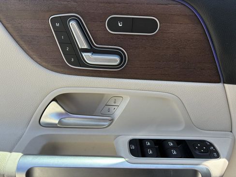 Used 2023 Mercedes-Benz GLB 250 image 5