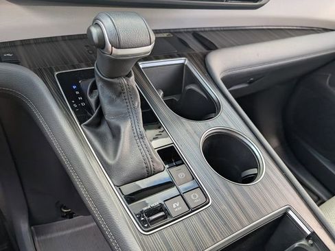 Used 2024 Toyota Sienna Limited image 27