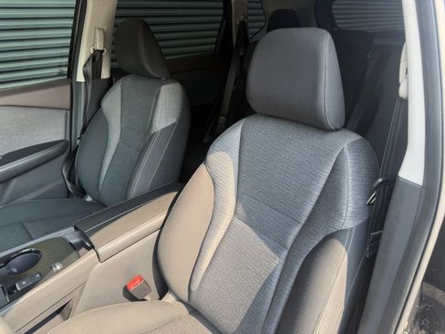 Used 2021 Nissan Rogue SV FWD image 5