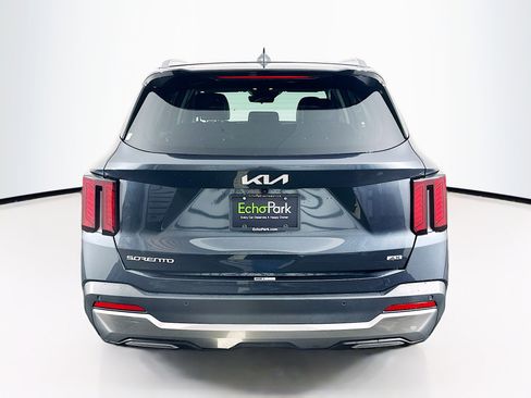 Used 2024 Kia Sorento S image 7
