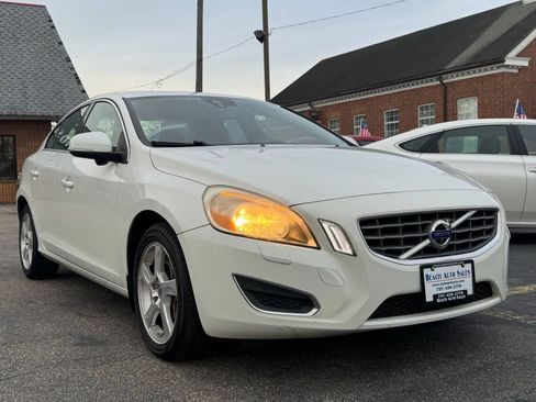 Used 2012 Volvo S60 T5 w/ Multimedia Pkg FWD image 4
