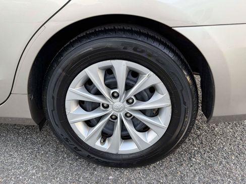 Used 2017 Toyota Camry LE FWD image 32