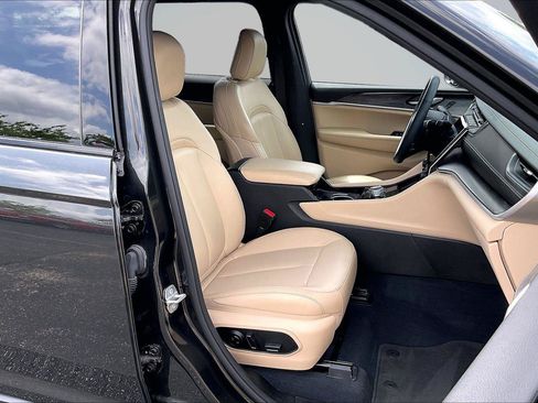 Used 2023 Jeep Grand Cherokee L Limited AWD/4WD image 8