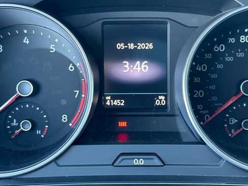 Used 2018 Volkswagen Tiguan SE w/ Panoramic Sunroof Package FWD image 24