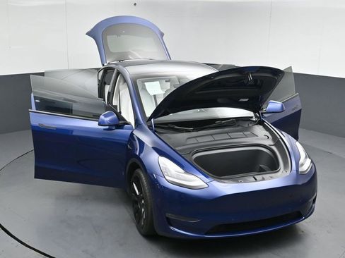 Used 2022 Tesla Model Y Long Range image 46