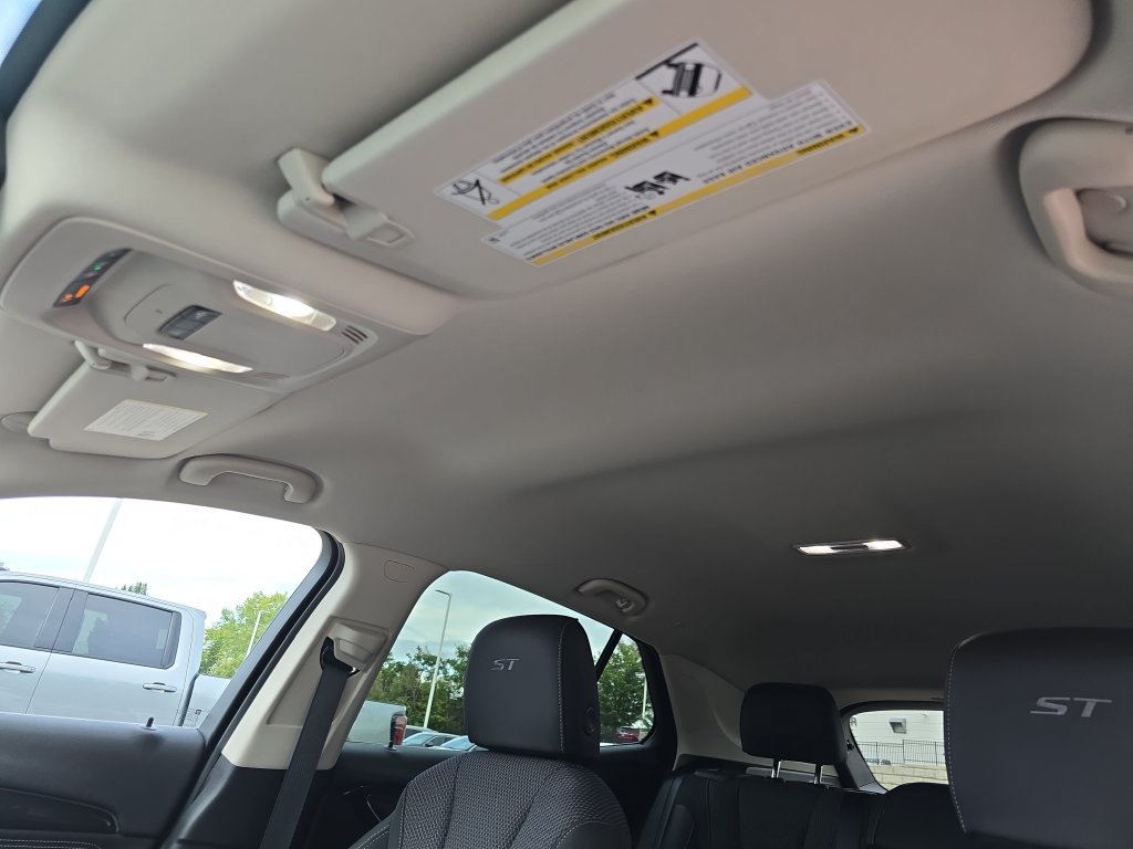 Used 2023 Buick Envision Preferred w/ Sport Touring Package AWD/4WD image 31