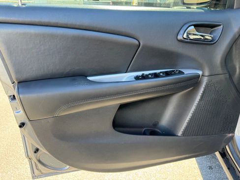 Used 2013 Dodge Journey SE image 12