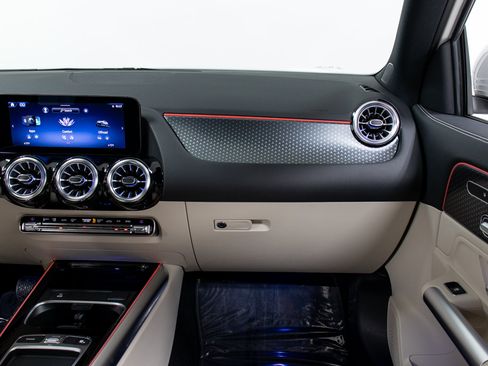 New 2025 Mercedes-Benz GLA 250 4MATIC image 16