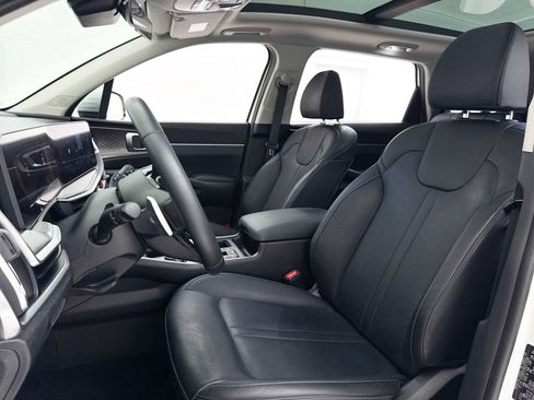 Certified 2025 Kia Sorento EX w/ EX Panoramic Sunroof Package FWD image 22