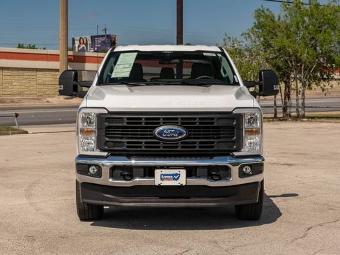 Used 2025 Ford F250 XL AWD/4WD image 4