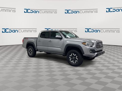 Used 2016 Toyota Tacoma TRD Off-Road w/ Premium & Technology Package image 2
