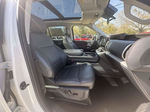 Used 2025 Ford Expedition Active image 9