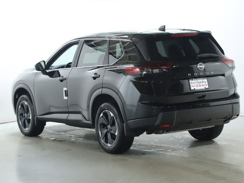 Certified 2026 Nissan Rogue SV image 39