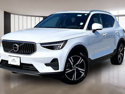 Used 2025 Volvo XC40 B5 Core