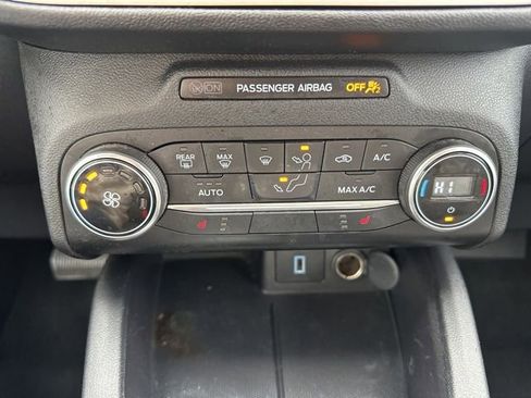 Used 2020 Ford Escape SE image 19