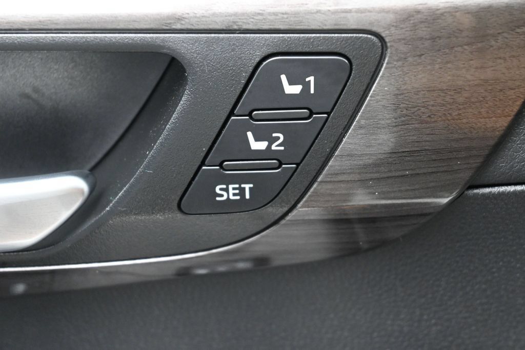 Used 2026 Toyota Highlander Platinum AWD/4WD image 15