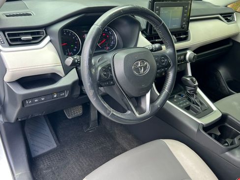 Used 2019 Toyota RAV4 XLE Premium w/ Cold Weather Package AWD/4WD image 21