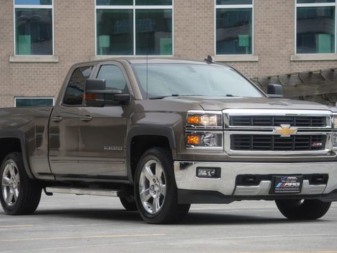 Used 2015 Chevrolet Silverado 1500 LT w/ LT Convenience Package AWD/4WD image 18