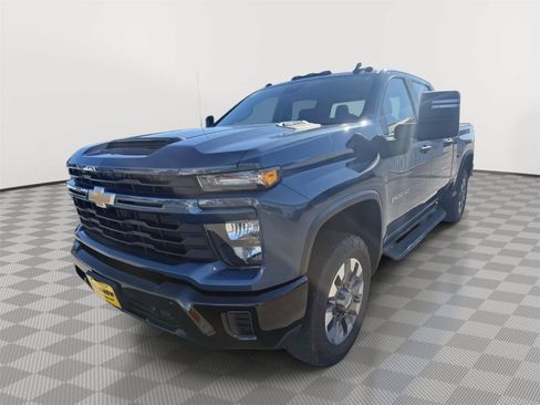 Used 2024 Chevrolet Silverado 2500 Custom w/ Custom Convenience Package AWD/4WD image 2