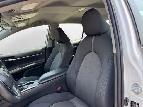 Used 2021 Toyota Camry LE FWD image 9