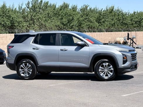 Used 2025 Chevrolet Equinox LT FWD image 4