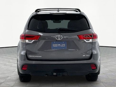 Used 2018 Toyota Highlander SE image 5