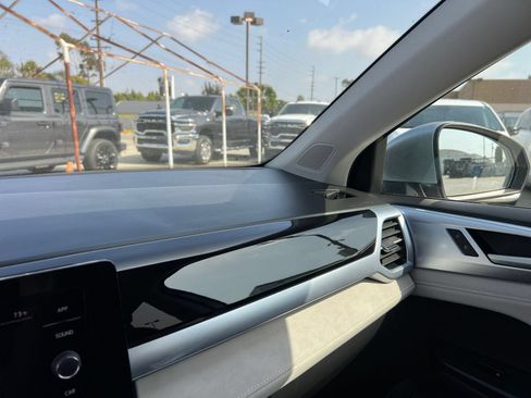 Used 2025 Volkswagen Taos SE FWD image 36