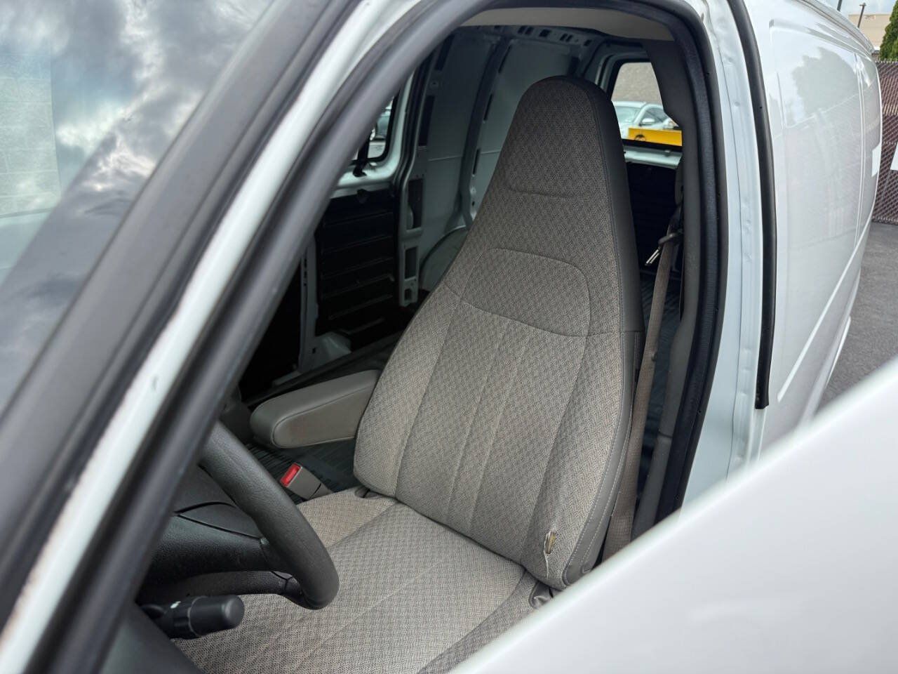 Used 2018 Chevrolet Express 2500 RWD image 20