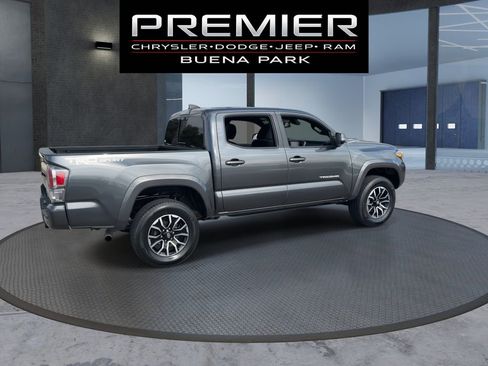 Used 2022 Toyota Tacoma TRD Sport w/ Technology Package RWD image 8
