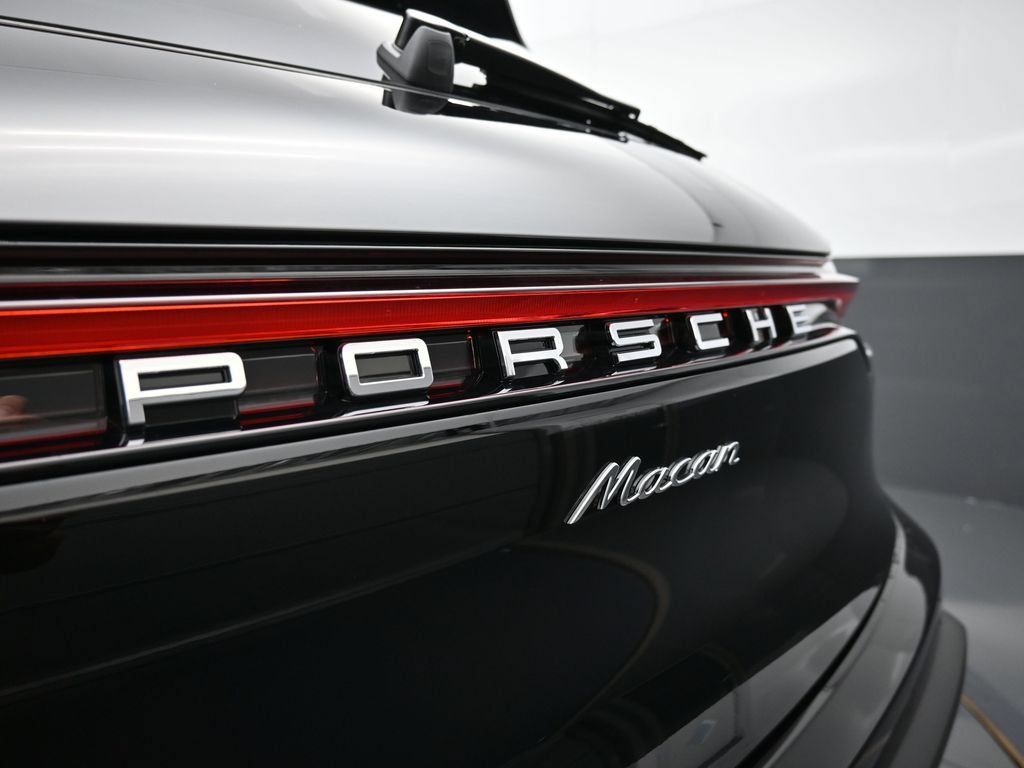Certified 2026 Porsche Macan AWD/4WD image 24