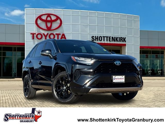 Used 2022 Toyota RAV4 SE AWD/4WD image 1