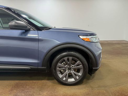 Used 2021 Ford Explorer XLT w/ Equipment Group 202A AWD/4WD image 31