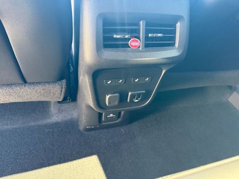 Used 2018 Chevrolet Equinox Premier image 37