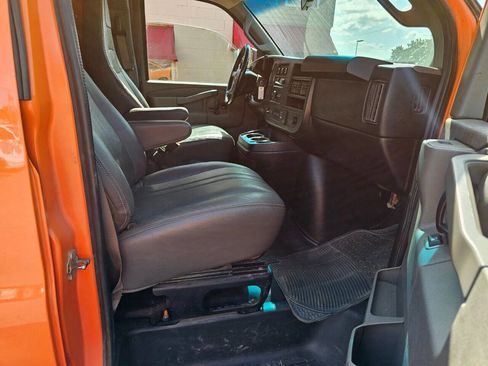 Used 2017 Chevrolet Express 2500 image 29