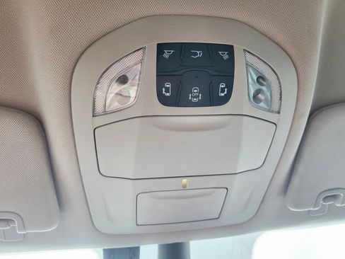 Used 2023 Chrysler Pacifica Touring-L FWD image 46