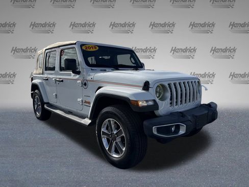 Used 2019 Jeep Wrangler Unlimited Sahara image 2