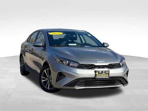 Used 2023 Kia Forte LXS image 2