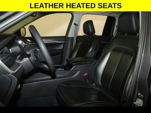 Used 2023 Jeep Grand Cherokee Limited w/ Black Appearance Package AWD/4WD image 4