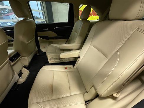 Used 2016 Toyota Highlander Limited Platinum image 13
