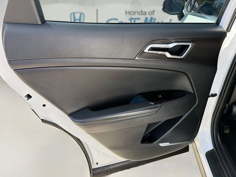 Used 2024 Kia Sportage EX image 26