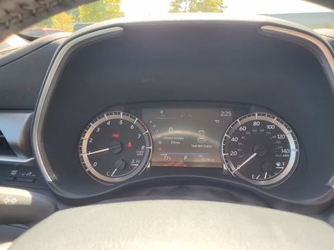 Used 2023 Toyota Highlander XLE AWD/4WD image 25