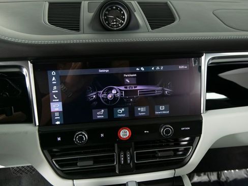 Certified 2026 Porsche Macan AWD/4WD image 25