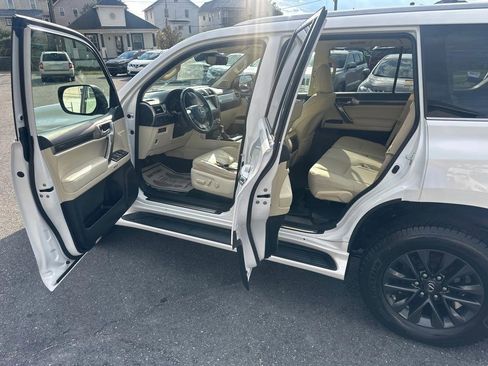 Used 2020 Lexus GX 460 Premium w/ Premium Package AWD/4WD image 13