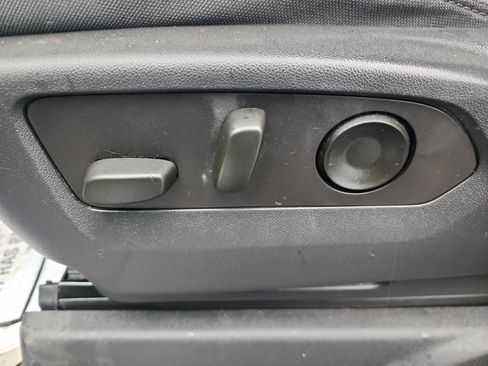 Used 2023 Chevrolet Silverado 1500 Custom image 11