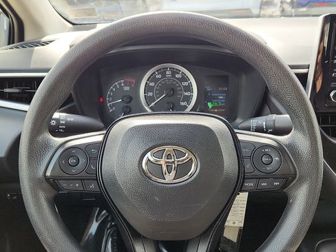 Used 2021 Toyota Corolla LE image 18