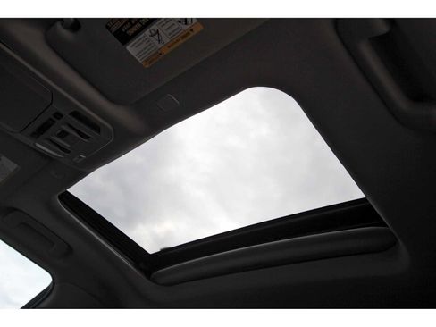 Used 2024 Toyota Highlander XLE FWD image 29